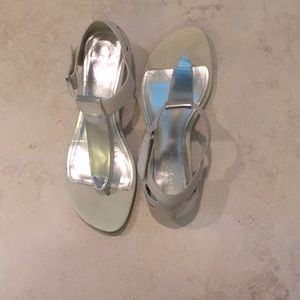 Kenneth Cole Reaction silver/cream sandals